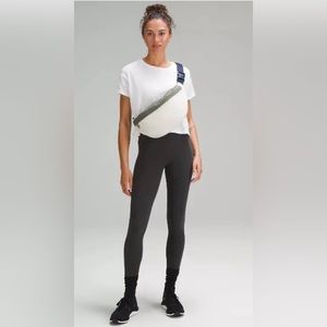 Large Classic Belt Bag 3.5L. Grey Sage/White Opal/True Navy